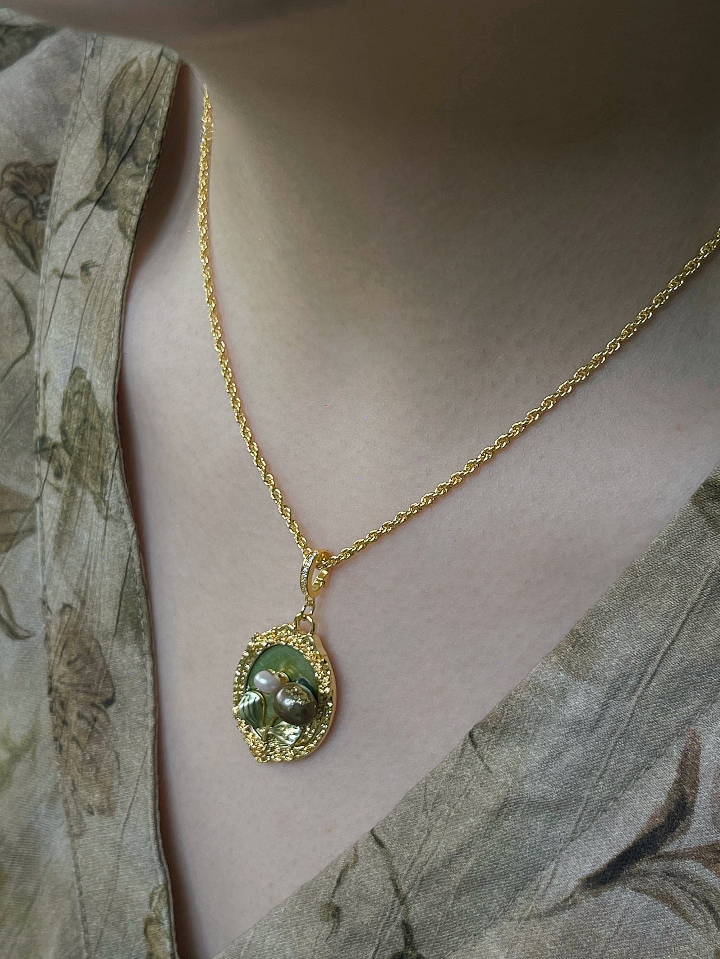 Oil Painting Necklace for Elegant Lady – Artistic and Refined Jewelry