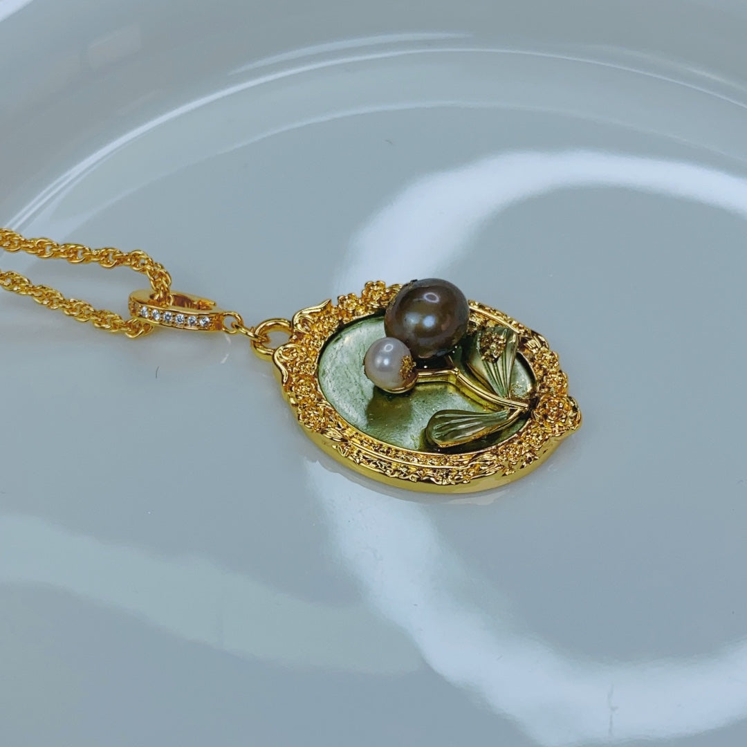 Oil Painting Necklace for Elegant Lady – Artistic and Refined Jewelry