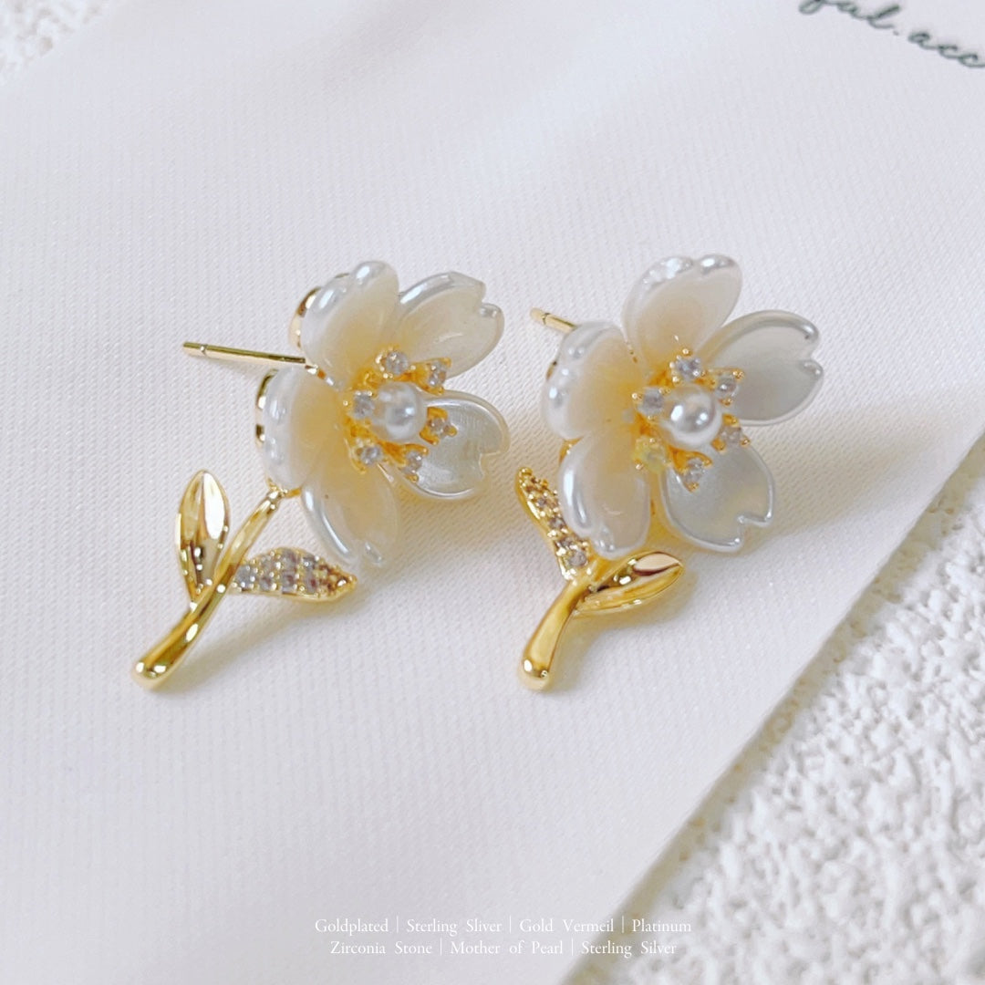 Flower Earrings – Elegant and Feminine Jewelry for Every Occasion
