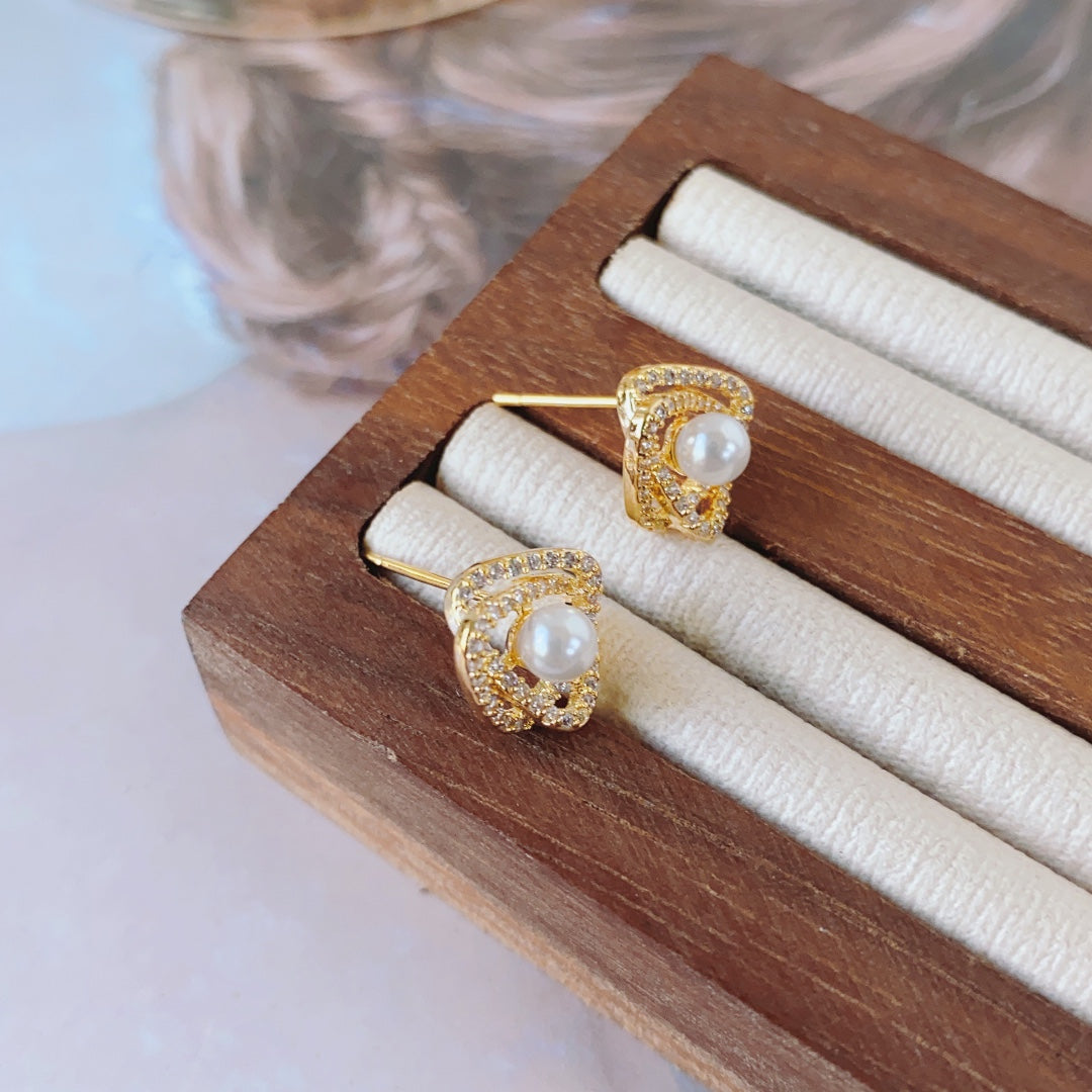 Cross Triangle Earrings – Modern and Bold Jewelry for Women