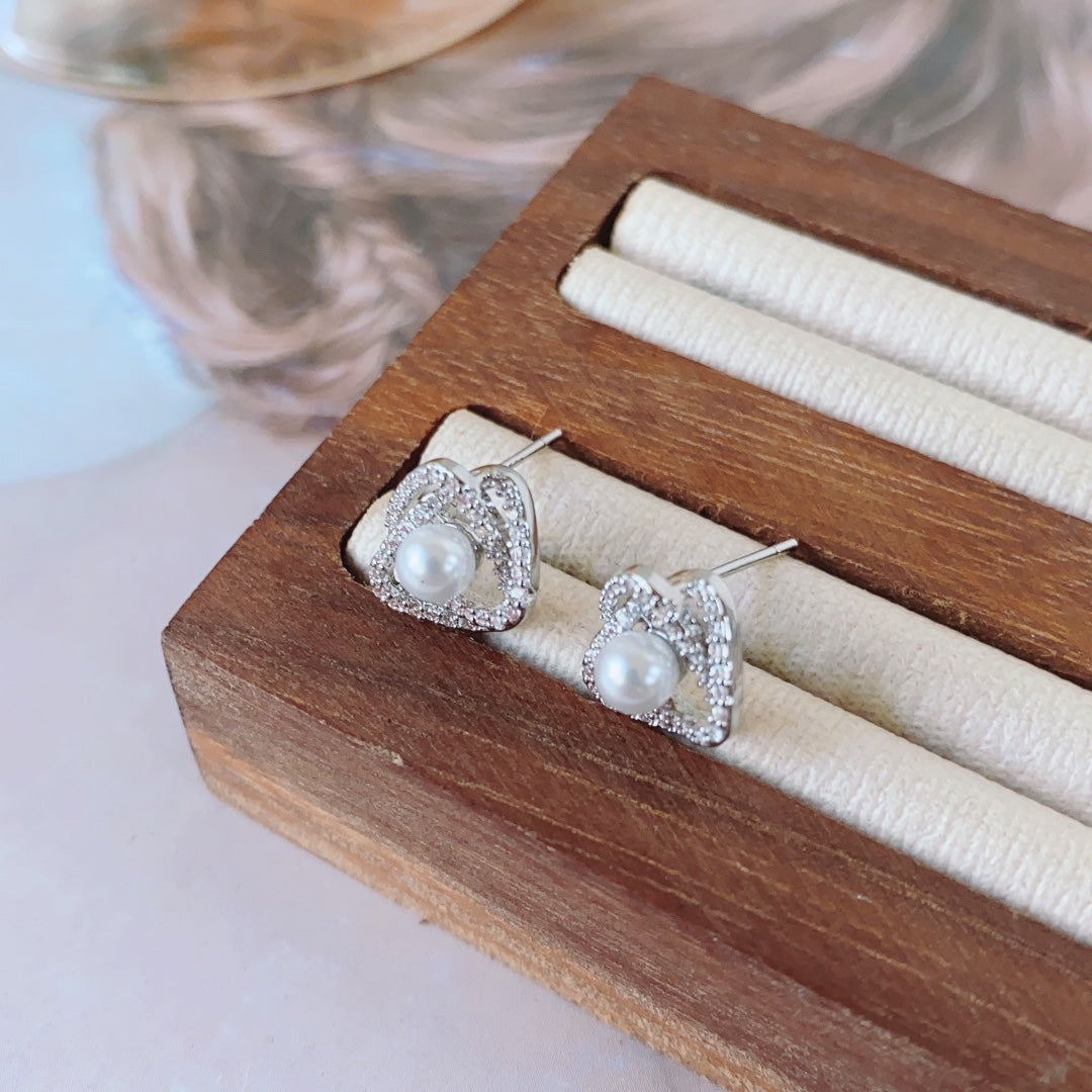 Cross Triangle Earrings – Modern and Bold Jewelry for Women