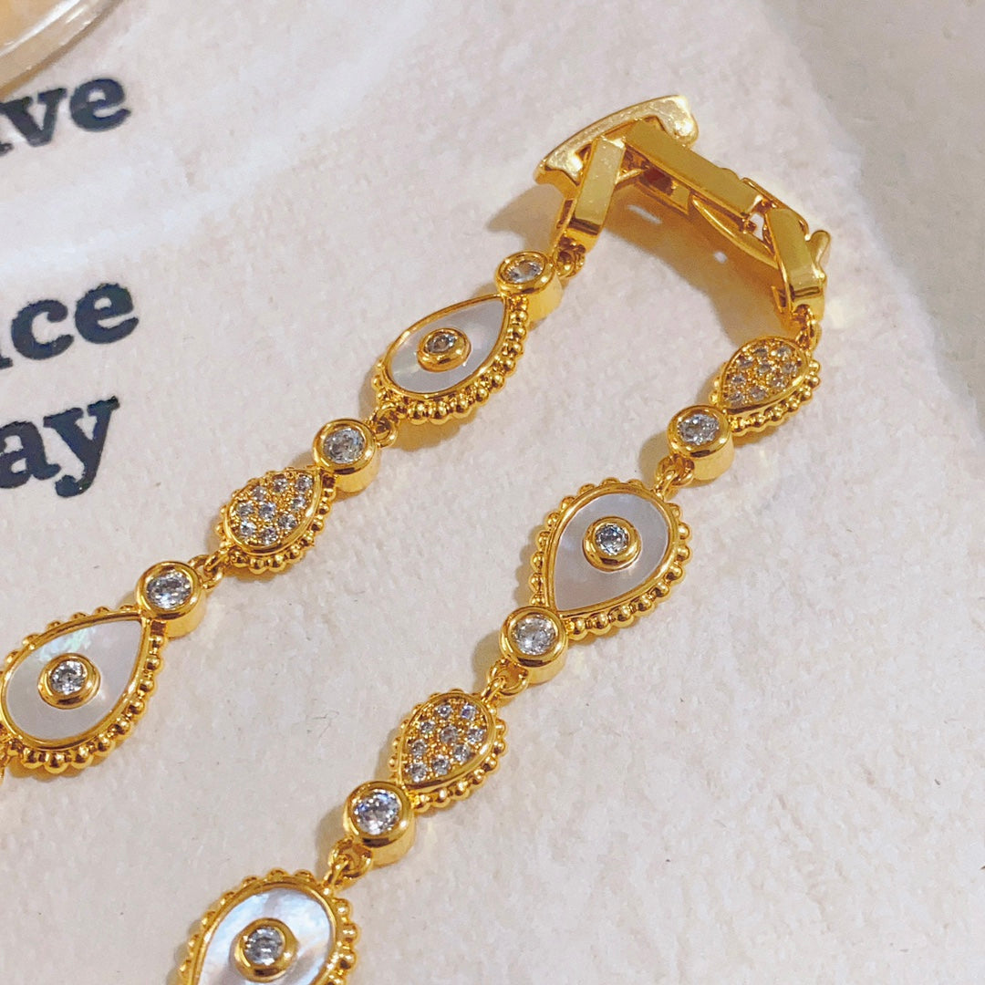 Pulsera de conchas blancas con forma de gota de agua | Elegante y atemporal