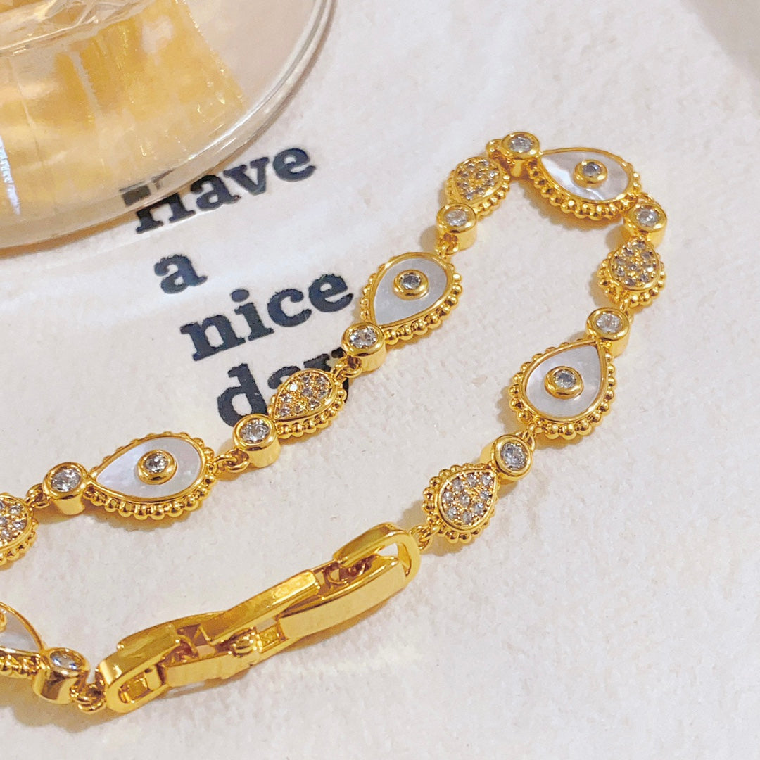 Pulsera de conchas blancas con forma de gota de agua | Elegante y atemporal