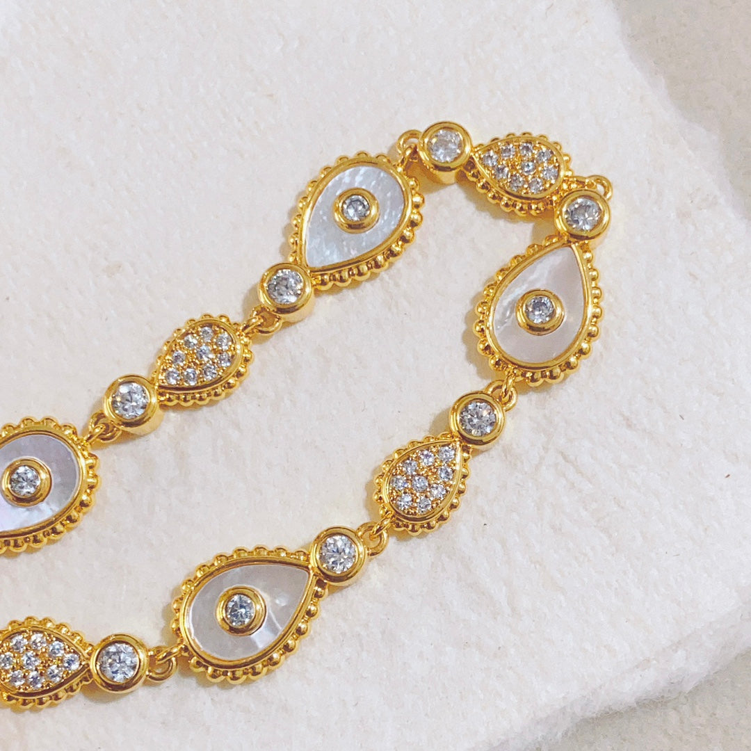 Pulsera de conchas blancas con forma de gota de agua | Elegante y atemporal