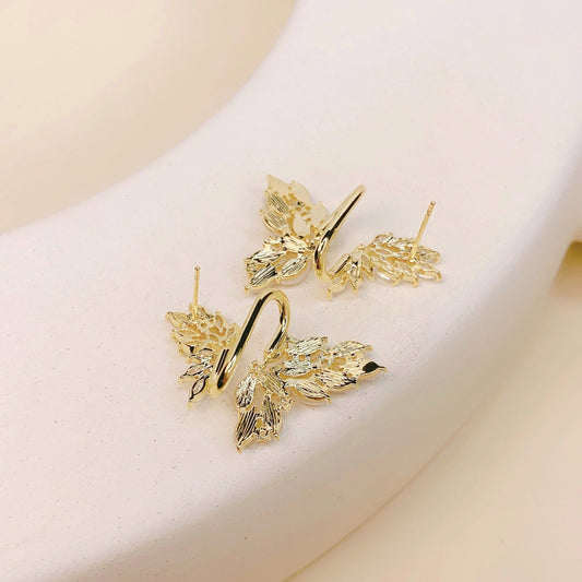Pendientes de mariposa con perla y circonitas artificiales: joyas elegantes y brillantes para mujer