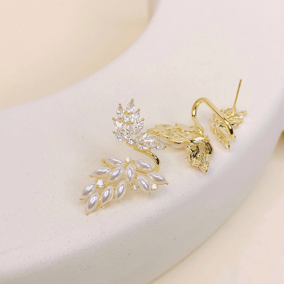 Butterfly Earrings with Pearl and Artificial Zircon – Elegant, Sparkling Jewelry for Women