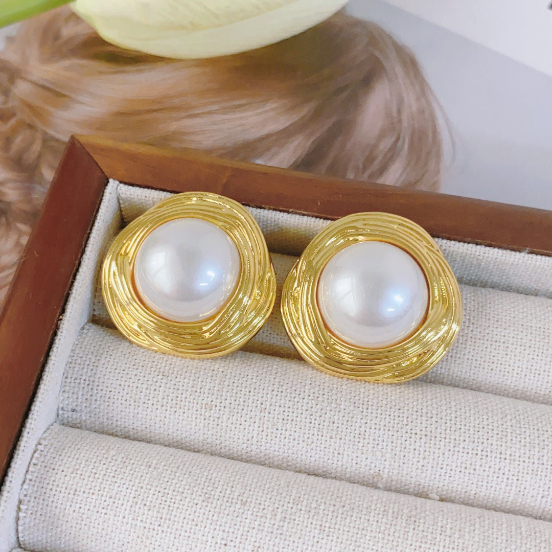 Metal with Pearl Earrings – Elegant and Timeless Jewelry for Women